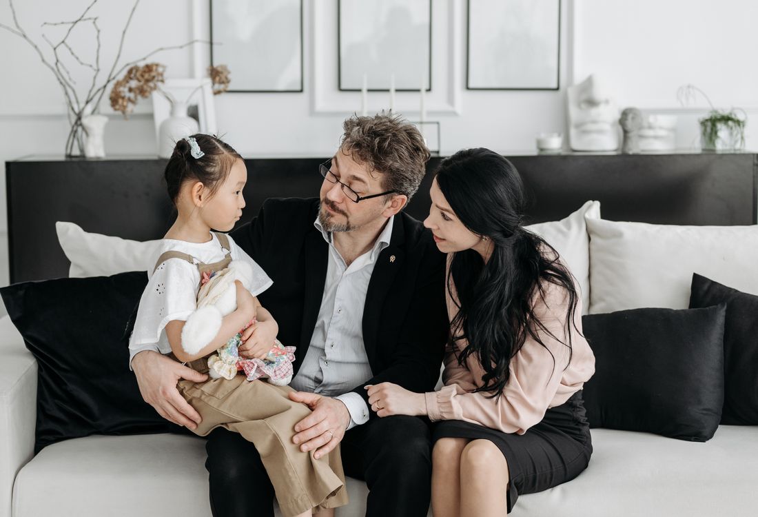 Familie geborgen zuhause
